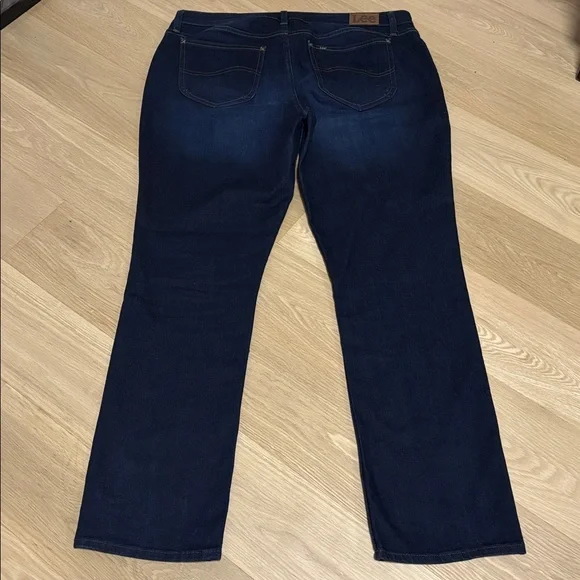 LEE (18) Legendary Mid Rise Straight Leg Jeans Dark Blue Stretch - Size 18 - Picture 6 of 15